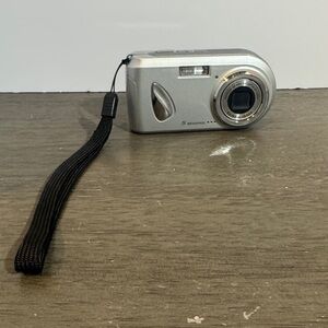 DXG model 518 - 5 Megapixel Digital Camera 3x Optical Lens